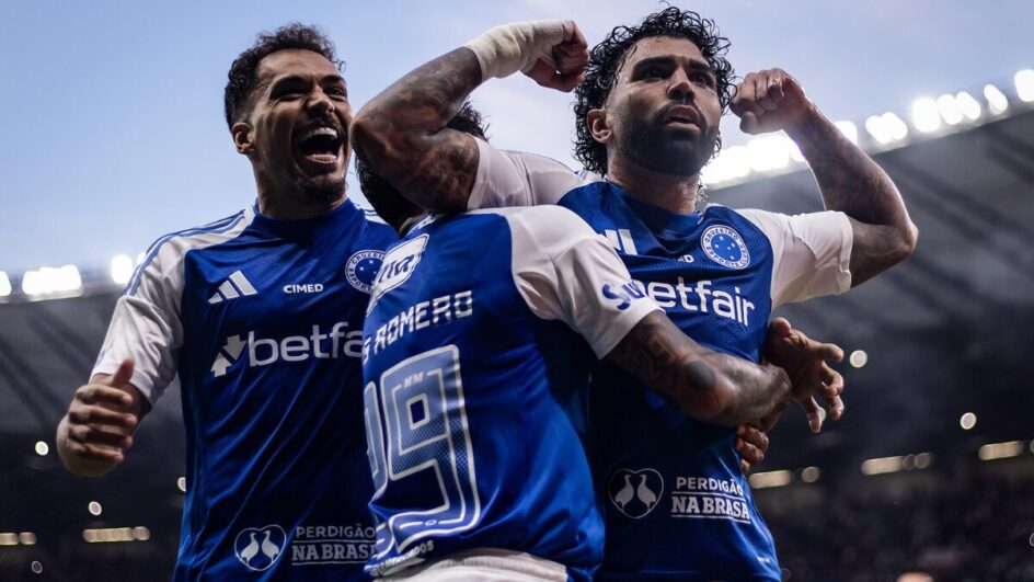 Jogadores do Cruzeiro comemorando gol sobre o Juventude pela Série A 2025