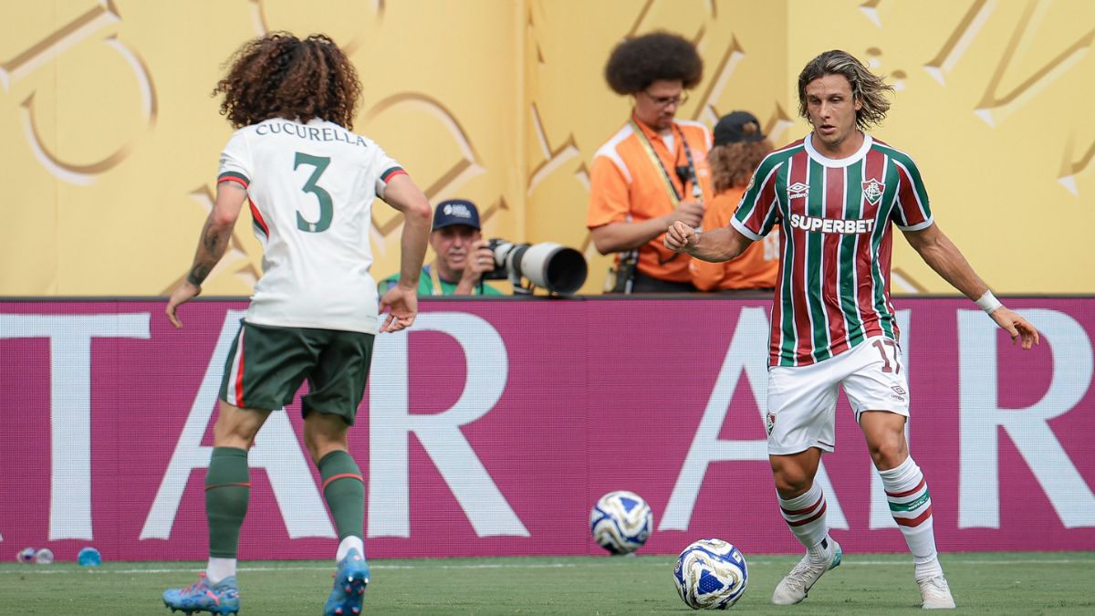 Cucurella contra o Fluminense (Foto: Marcelo Gon&ccedil;alves, Fluminense FC)