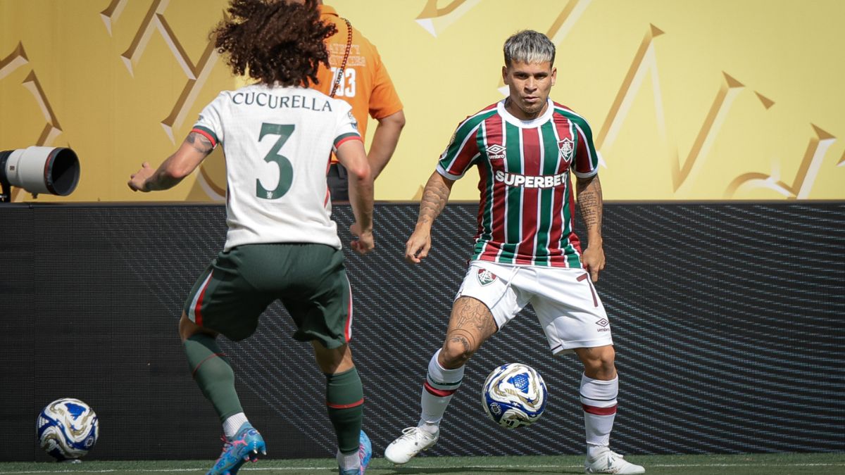 Cucurella contra o Fluminense, de Soteldo (Foto: Marcelo Gon&ccedil;alves, Fluminense FC)