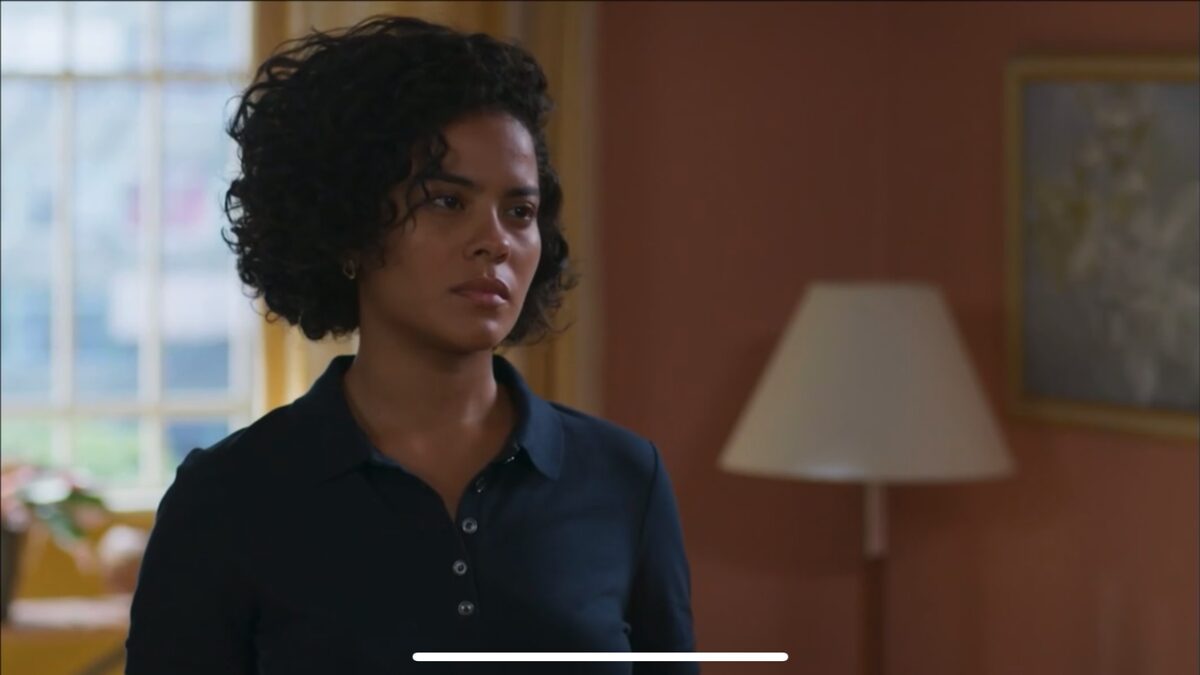 Fátima vendo que a mãe já sabe quem ela é de verdade