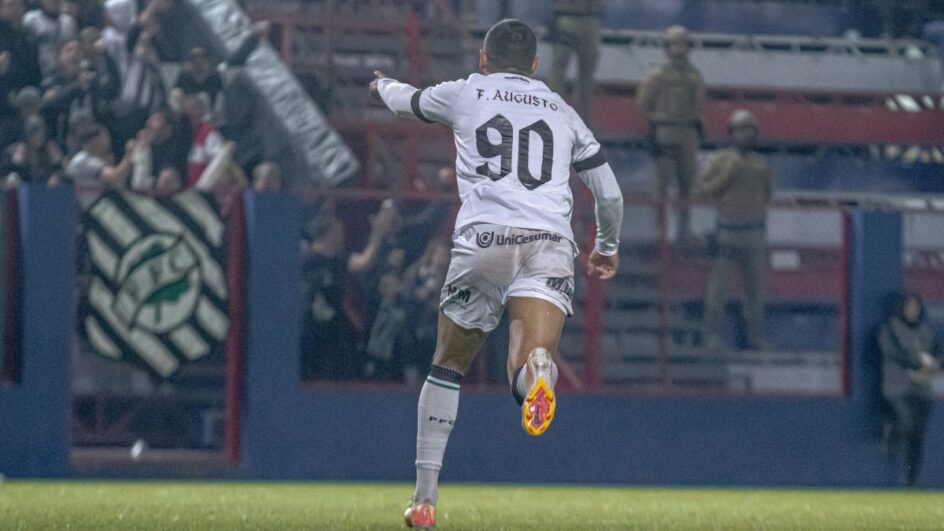 Com um gol e uma assistência, atacante Felipe Augusto trouxe vida nova ao ataque do Figueirense (Foto: Patrick Floriani, FFC)