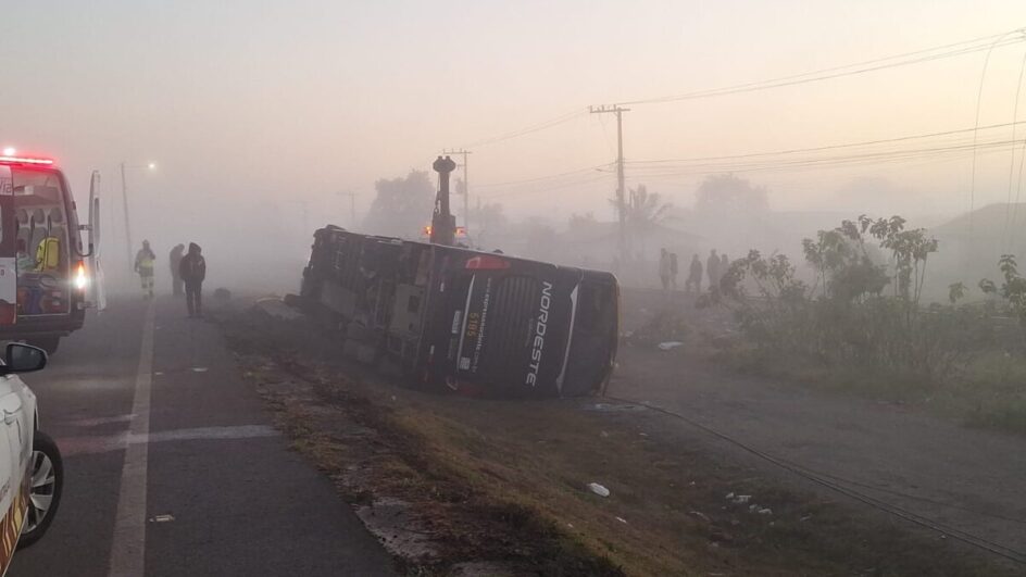 Fiquei pendurada no cinto vítimas de acidente com ônibus na BR-101 relatam momentos de desespero