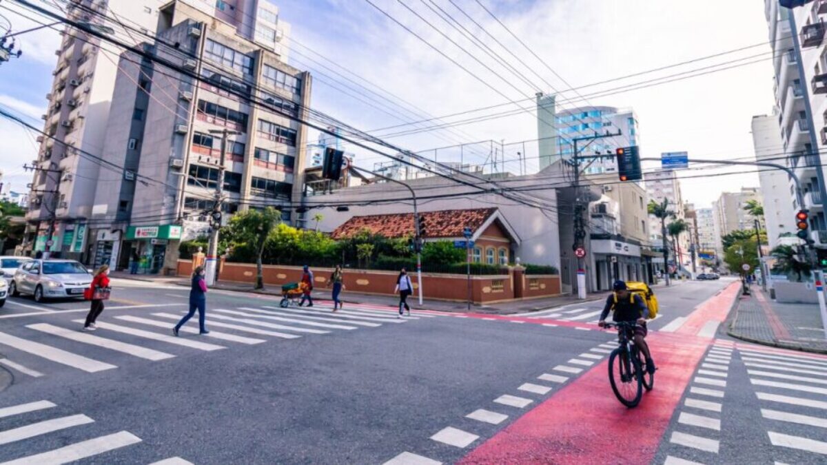 Florianópolis está entre as cidades mais “bike friendly” do mundo em 2025, mostra ranking