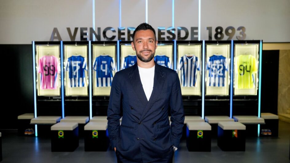 Novo técnico do Porto, Francesco Fariolli, chegou após eliminação do time na Copa do Mundo de Clubes (Foto: divulgação, FC Porto)