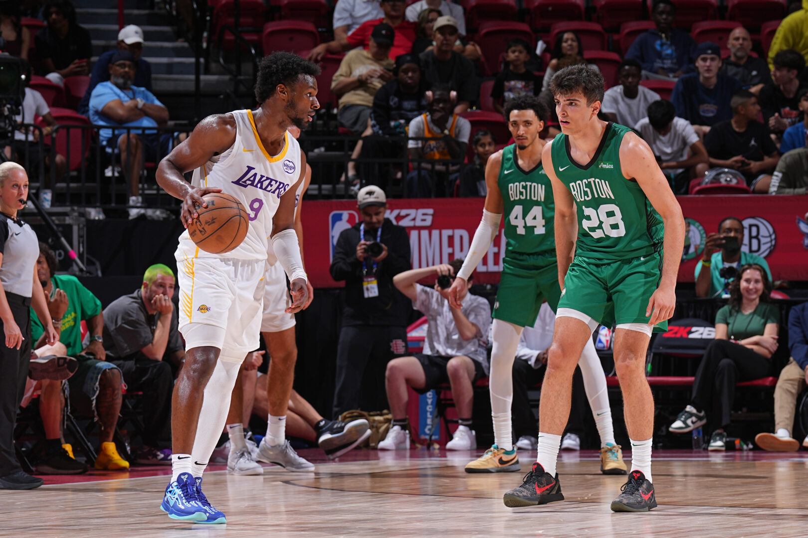 Lakers entram em quadra nesta sexta-feira pela NBA Summer League (Foto: Garrett Elwood, NBAE, Getty Images)