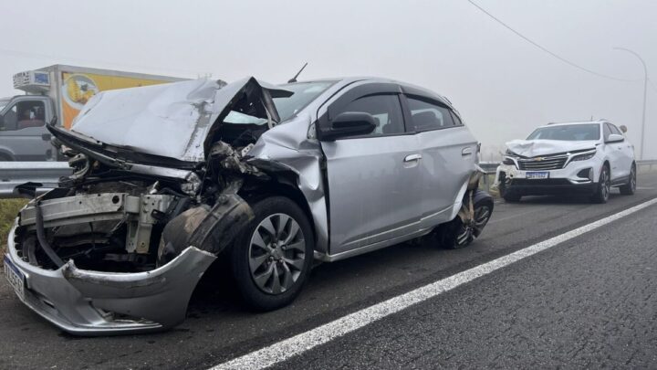 Engavetamento com ao menos 13 veículos bloqueia BR-101 e causa filas quilométricas em SC