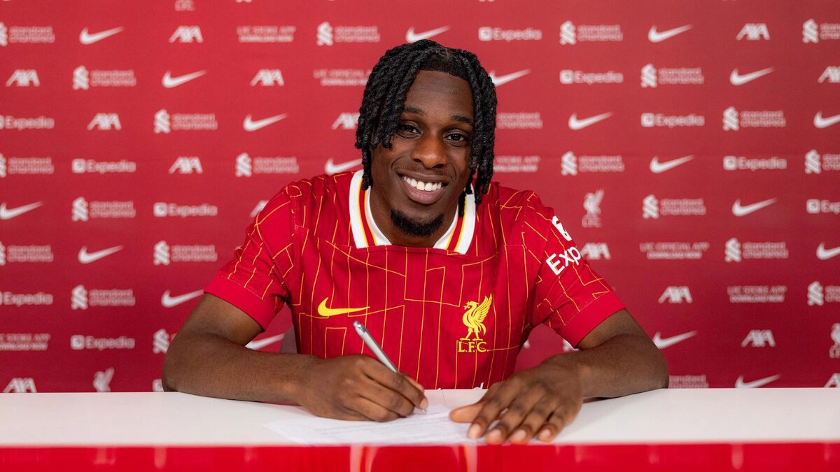 Jeremie Frimpong no Liverpool (Foto Divulgação, Liverpool)