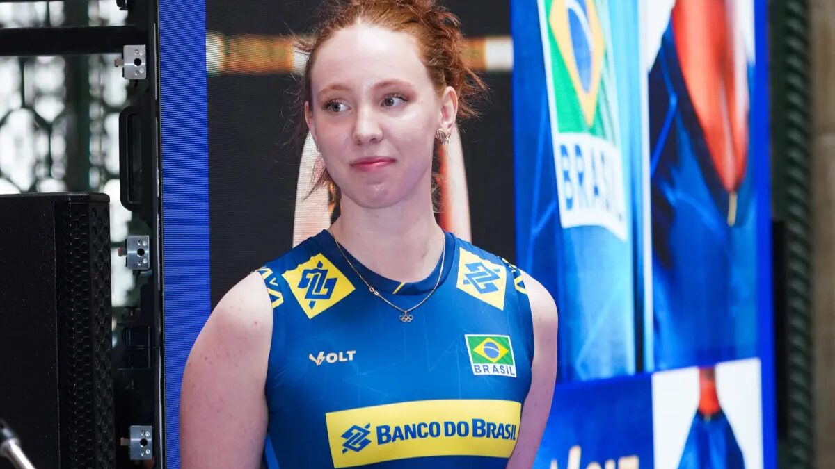 Júlia Bergmann na apresentação do novo uniforme da Seleção Brasileira