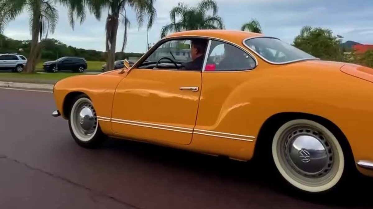 O carro histórico que roubou os holofotes em inauguração de ponte em Florianópolis