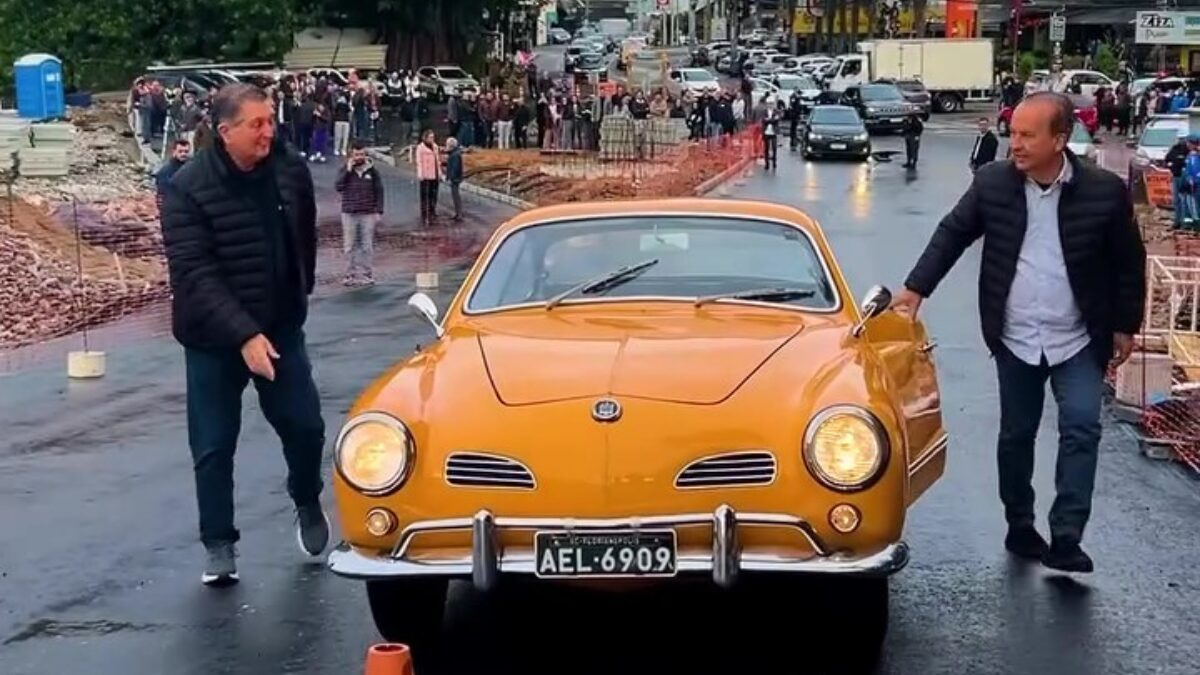 O carro histórico que roubou os holofotes em inauguração de ponte em Florianópolis