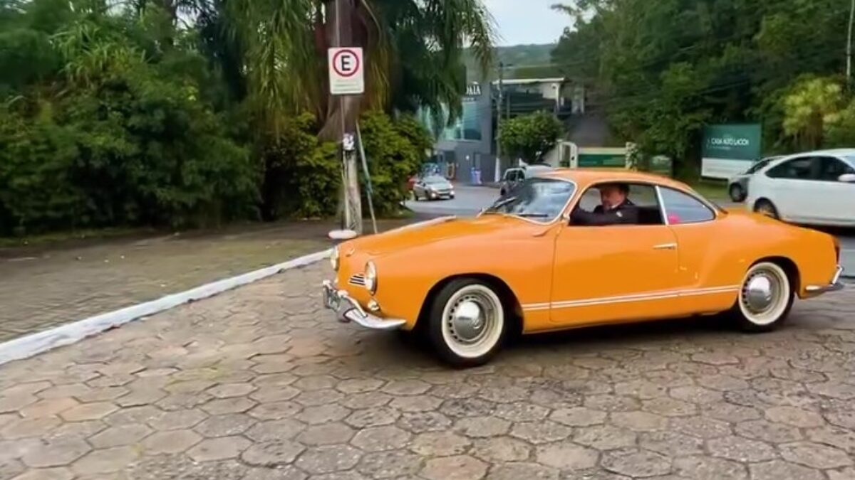 O carro histórico que roubou os holofotes em inauguração de ponte em Florianópolis