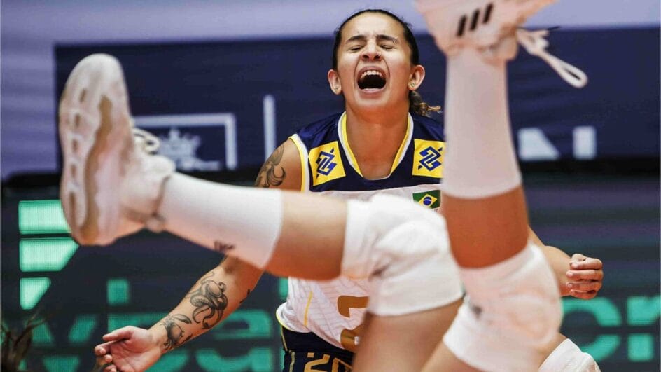 Lelê comemorando no Mundial de vôlei