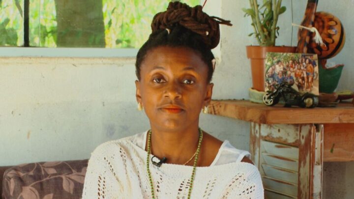 Lu mulher quilombola, escritora e educadora de Garopaba