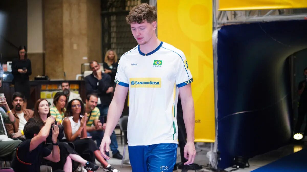 Lukas Bergmann na apresentação do novo uniforme da Seleção Brasileira