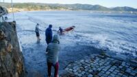 Maré alta causa alagamentos e gera caos em comunidade de pescadores no Sul de SC
