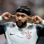 Clube de SP abre negociação com Memphis Depay e busca parceiros para fechar a contratação