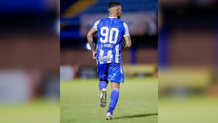 Meio-campo Mendes do Avaí