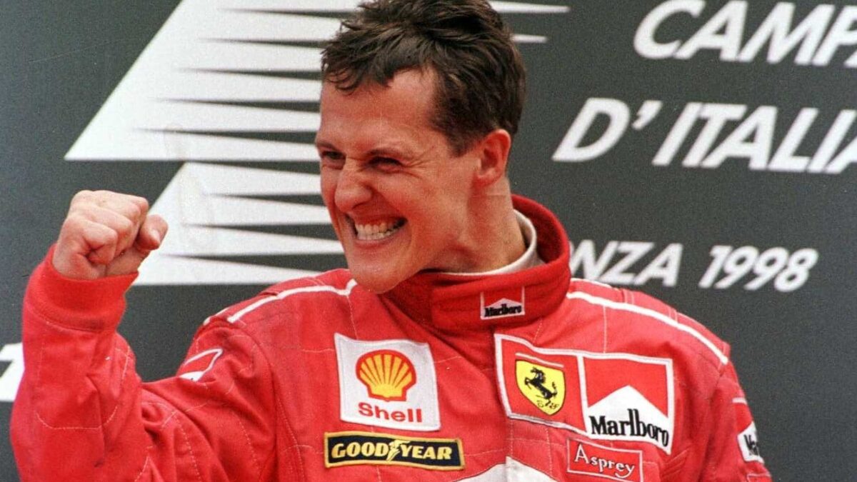 Michael Schumacher, ex-piloto de Fórmula 1, em 1998 (Foto: Reprodução, Wikimedia Commons, Michael Cooper / ALLSPORT)