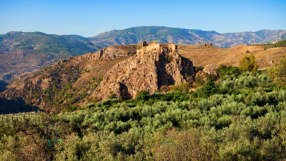 Na cidade de Lanjarón, no sul da Espanha, a morte virou assunto de decreto