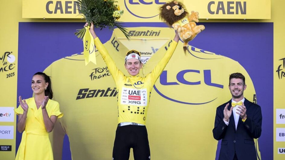 Campeão mundial esloveno Tadej Pogacar assumiu a liderança (Foto: A.S.O./Charly Lopez)