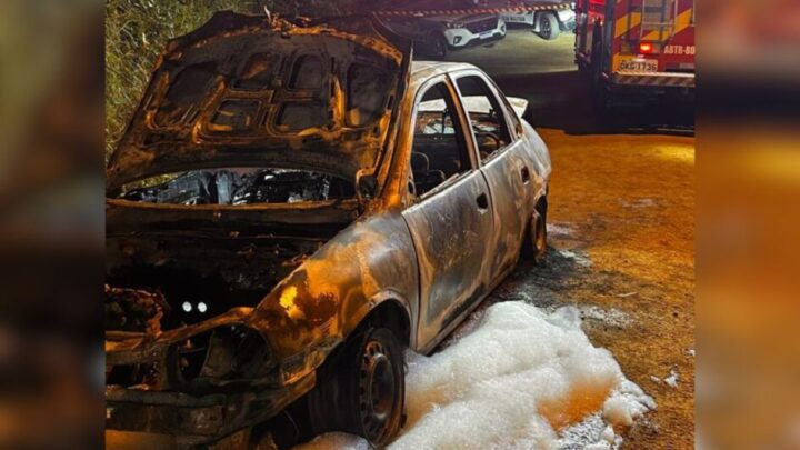 Quatro-corpos-carbonizados-sao-encontrados-em-carro-e-policia-investiga-crime-em-SC-5-944x531