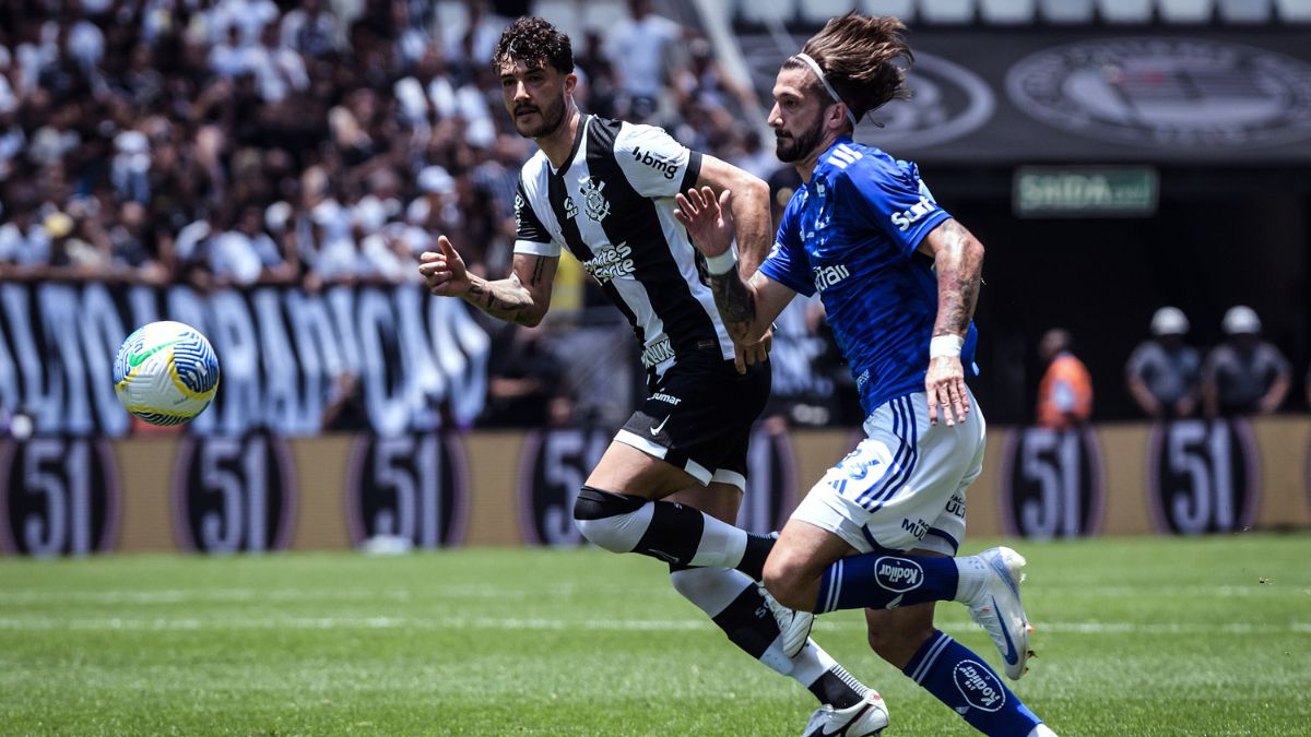 Corinthians e Cruzeiro se enfrentam ao vivo pelo Campeonato Brasileiro na Neo Química Arena em julho de 2025