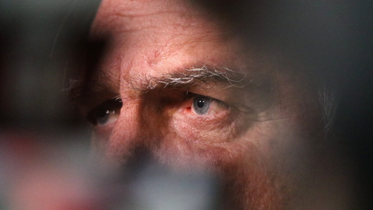 Rio de Janeiro (RJ), 29062023 - O ex-presidente Jair Bolsonaro desembarca no aeroporto Santos Dumont e fala sobre o julgamento no TSE que pode torná-lo inelegível. FotoTânia RêgoAgência Brasil