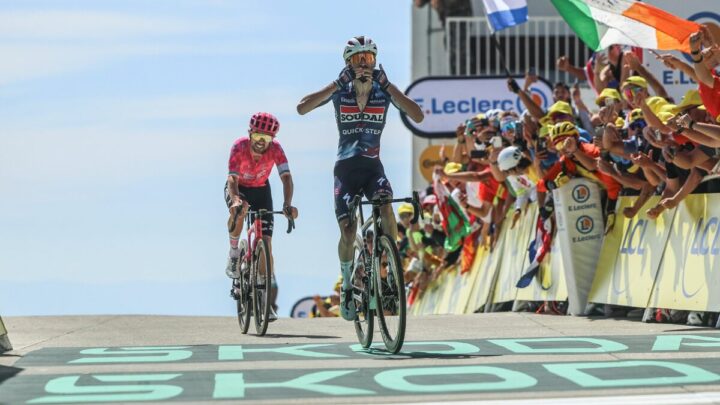 Valentin Paret peintre mandando beijo ao vencer a 16ª etapa do Tour de France 2025