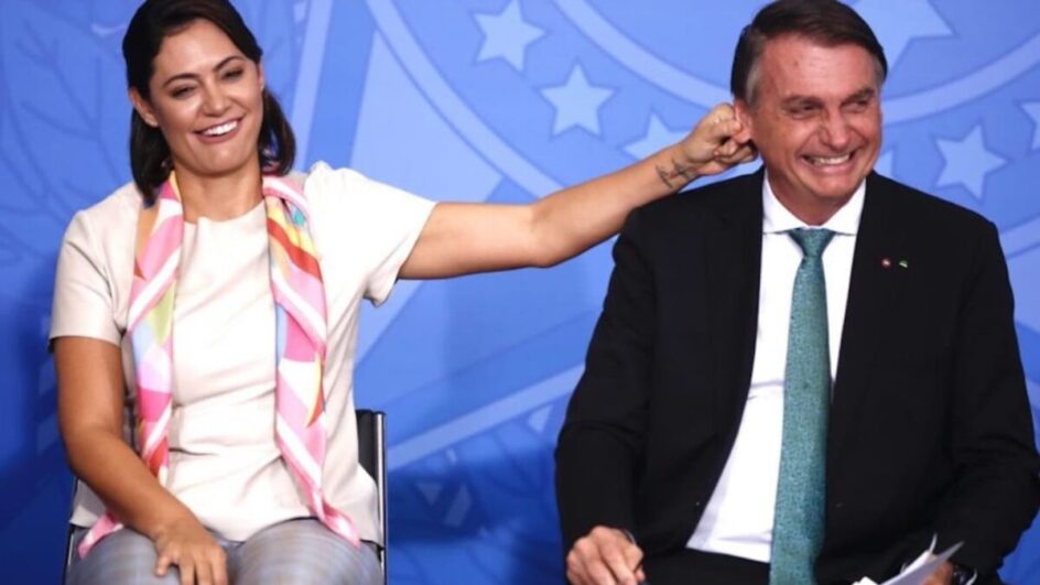 Vou perguntar a minha esposa diz Bolsonaro sobre pendrive encontrado pela PF