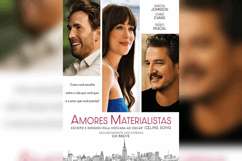 Pôster de "Amores Materialistas" com os protagonistas sorrindo em três quadros lado a lado