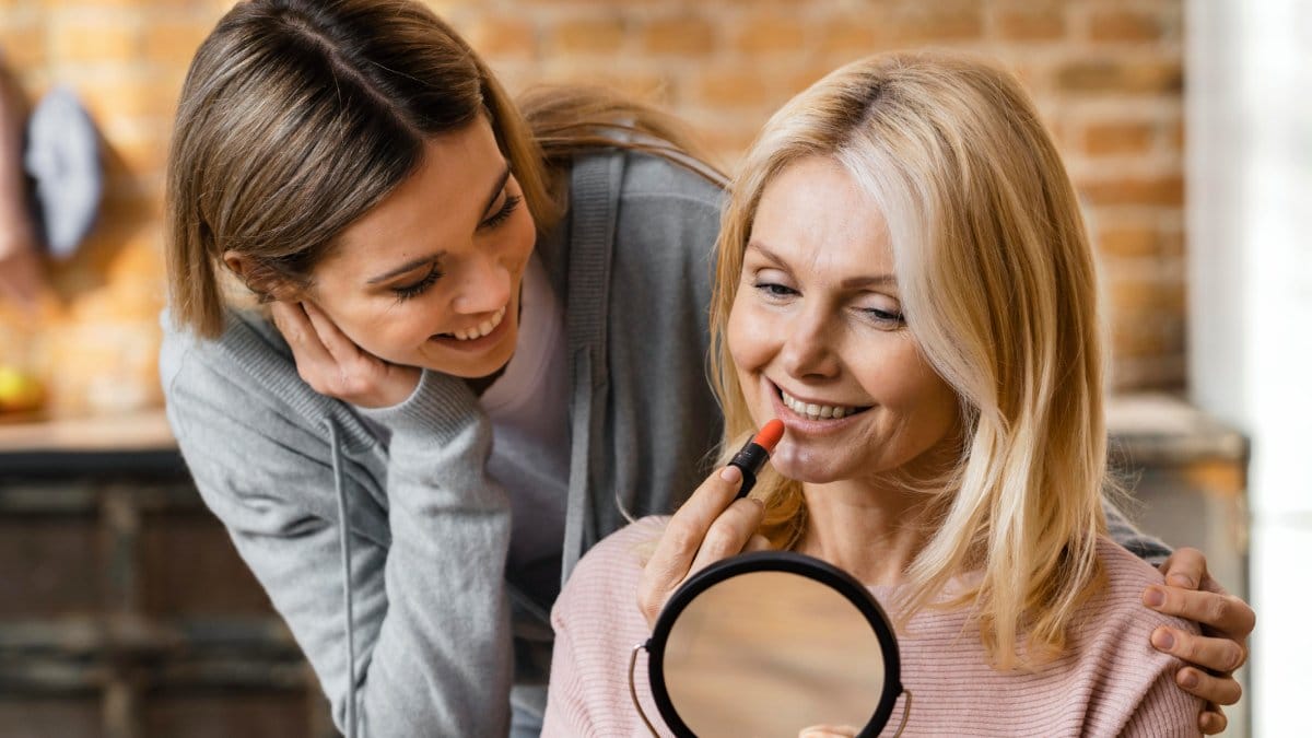 Descubra como cultivar a confiança e o bem-estar depois dos 50 anos com práticas simples e eficazes. Foto: Reprodução/Freepik