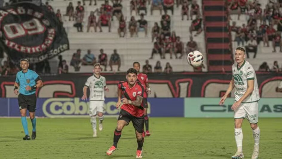 Atlético-GO e Chapecoense empatam (Foto: Bruno Corsino, ACG)