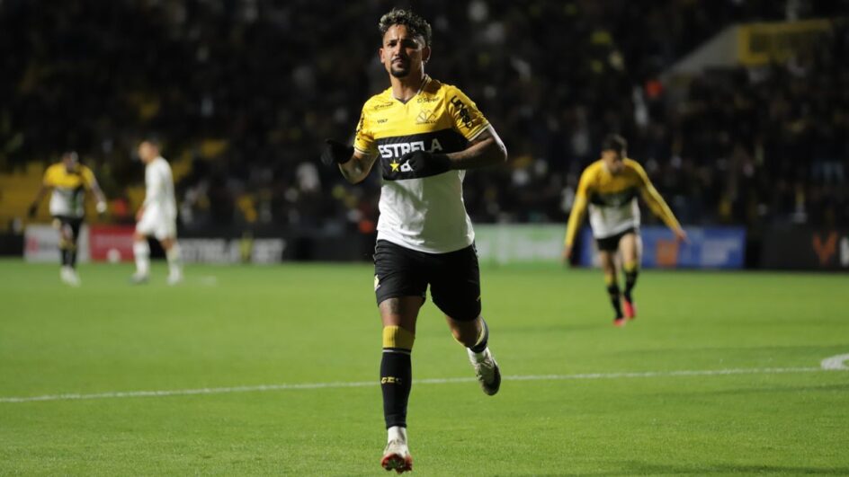 Criciúma venceu com gol de Jhonata Robert (Foto: Celso da Luz, Criciúma)