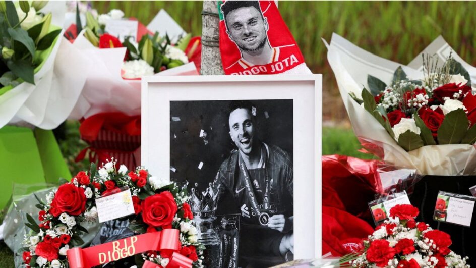 Diogo Jota recebe homenagens em Anfield, Liverpool (Foto: Reuters/Temilade Adelaja TPX Images of the day)