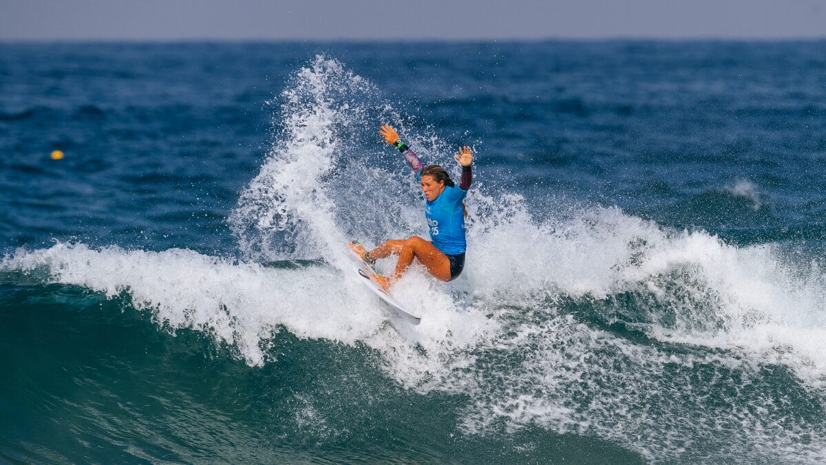 laura raupp surfando