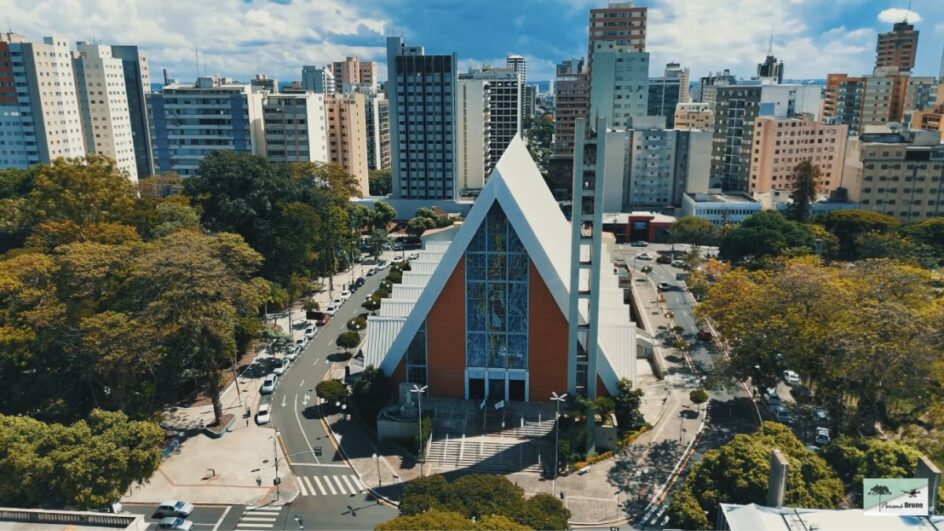 cidade se destaca em áreas como agronegócio, indústria, comércio e serviços, com muitas oportunidades de emprego em diferentes setores (Foto: Reprodução/Youtube)