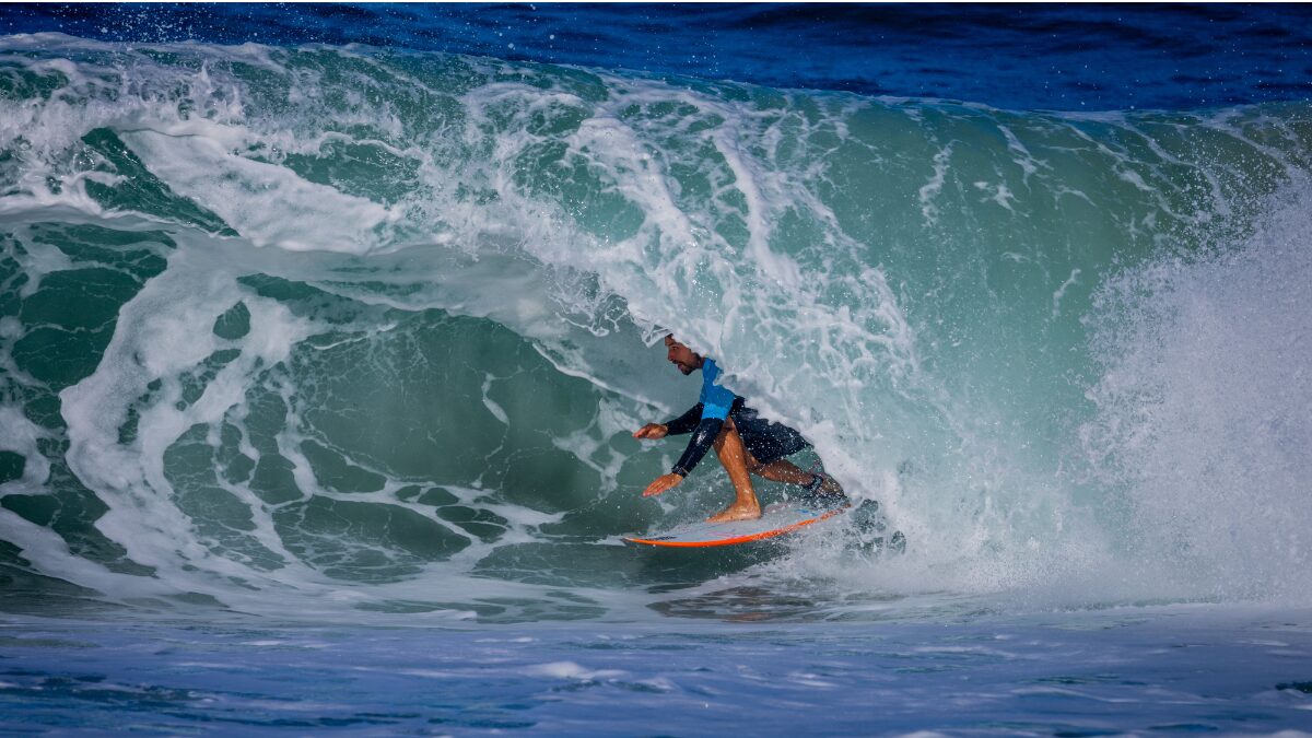 Lucas Silveita entubando