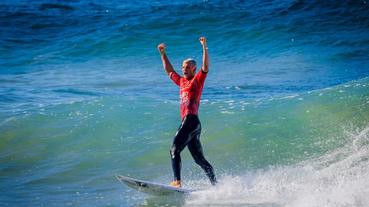 luke thompson comemorado