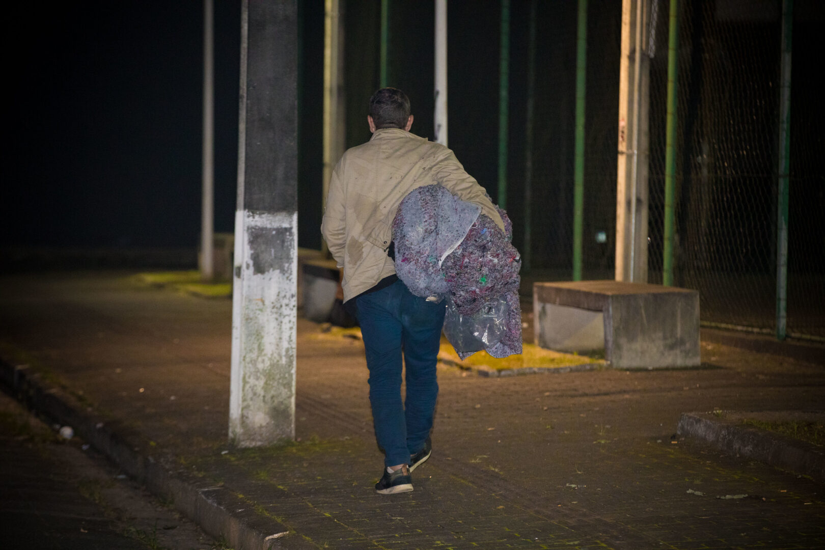 Pessoa em situação de rua em Blumenau (Foto: Giovanni Silva, PMB)
