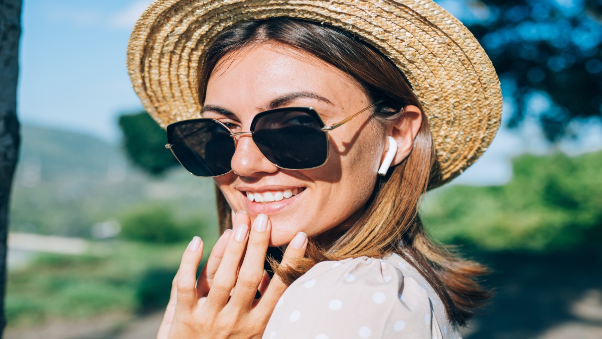 Isso significa que, mesmo usando óculos, seus olhos ainda podem estar em risco (Banco de Imagens - Freepik)