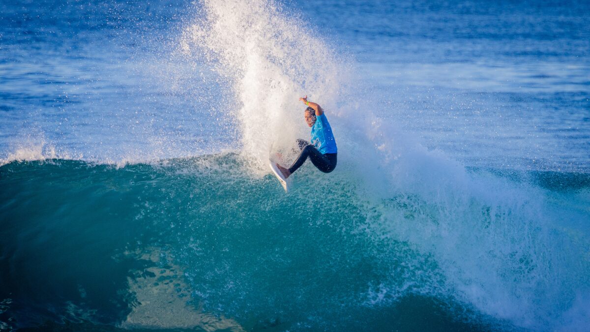 Sophia medina surfando