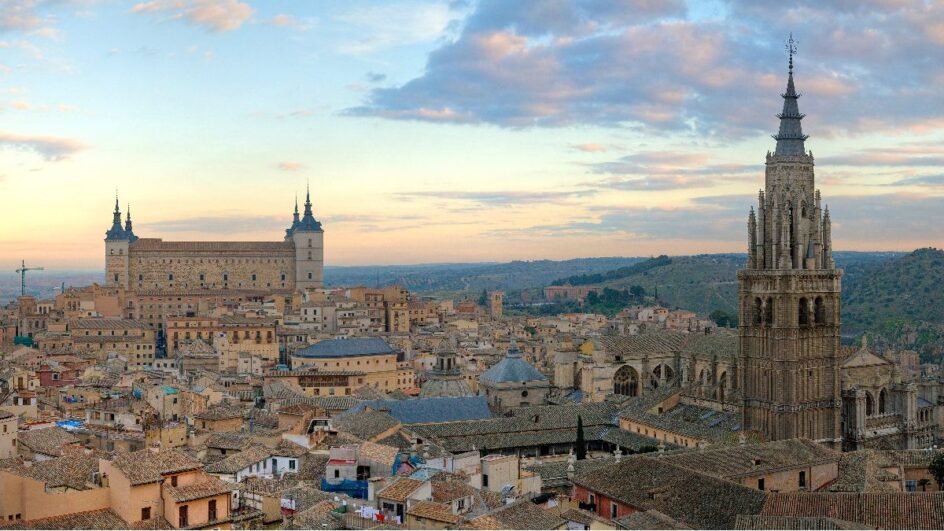 Toledo fica apenas a 35 minutos de Madrid. (Foto: Diliff/ Wikimedia Commons)