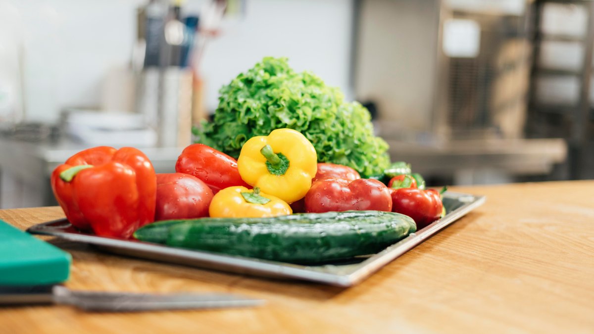 Alimentos como a couve-de-bruxelas e o repolho possuem compostos que induzem a morte de células tumorais e eliminam toxinas (Foto: Banco de imagens)