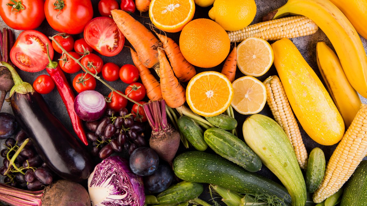 o que pesa é a dose e não o alimento em si. Frutas e verduras continuam sendo aliados da saúde (Foto: Banco de imagens)