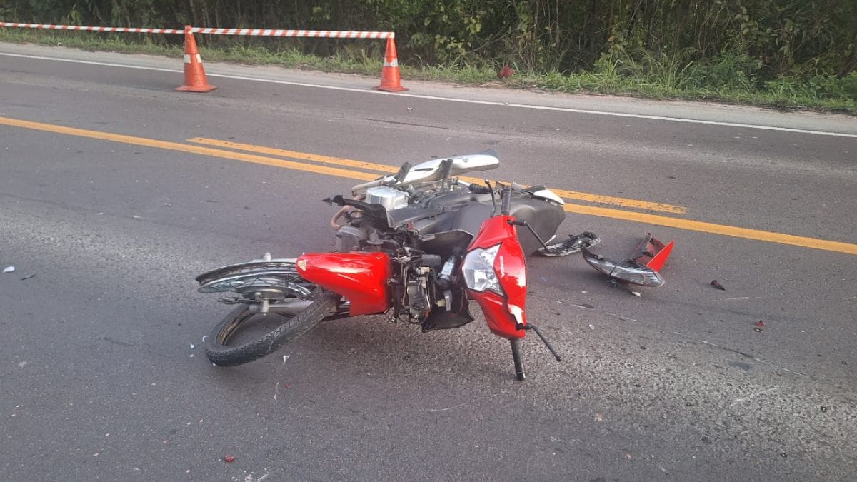 Acidente em Garuva (SC) após ultrapassagem