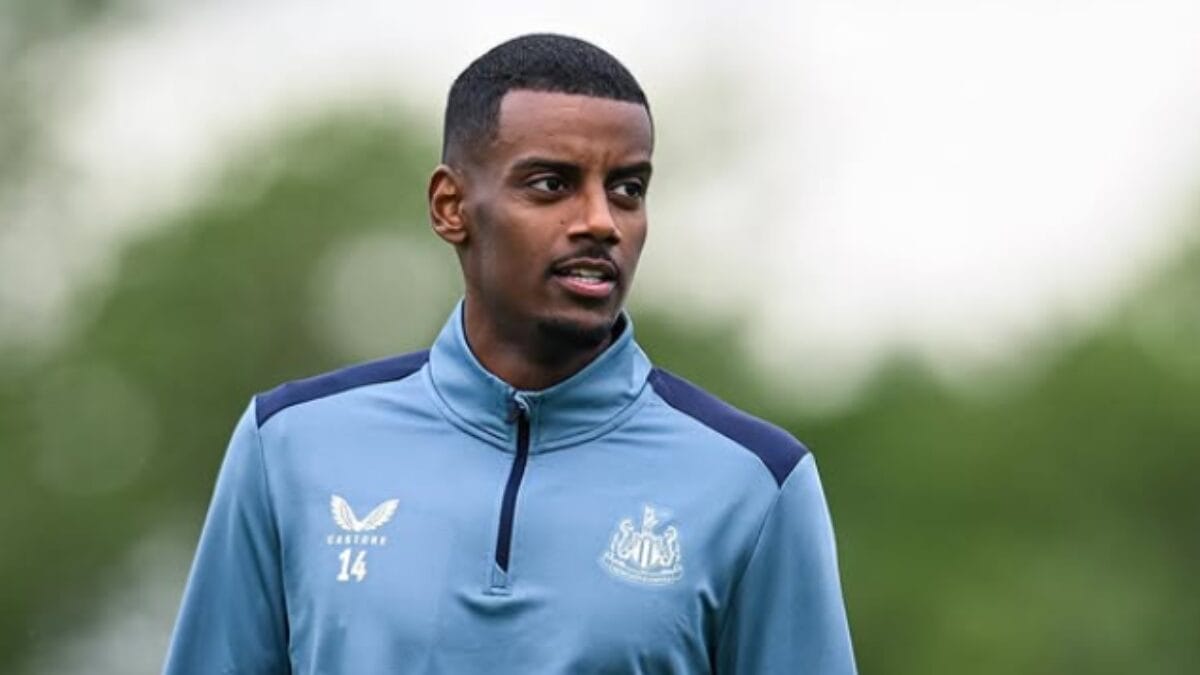 Alexander Isak e Newcastle trocam farpas com Liverpool de olho