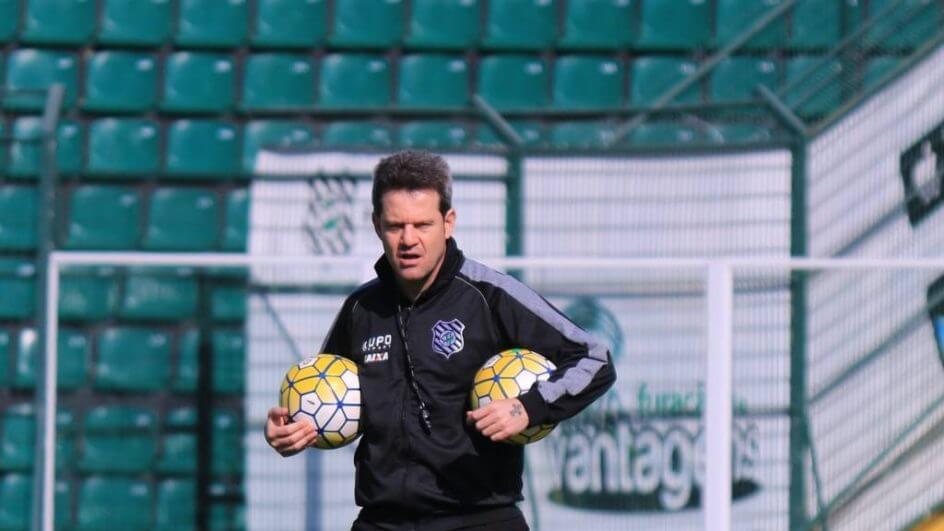 Argel foi campeão Catarinense com o Figueira em 2015 e foi o técnico no Brasileiro de 2014 (Foto: divulgação: FFC)