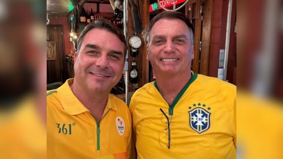 Flávio Bolsonaro atualizou o estado de saúde do ex-presidente nas redes sociais (Foto: Redes sociais, Reprodução)