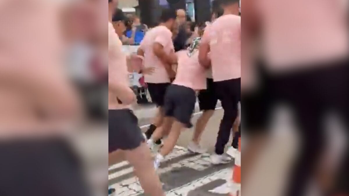 Bell Marques é socorrido por corredores após passar mal em Fortaleza Me recuperando