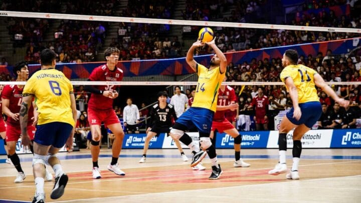 Cachopa levantando a bola na VNL 2025